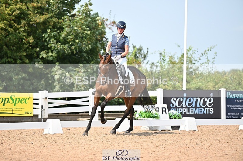 250816-131616-04635 - 092-Nikki.HandHigher.Ground