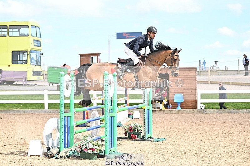 240418A-141124-03774 - Cls 13, 1 Star Bronze Tour 1.10m