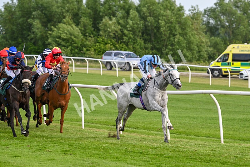 100625-Race 5-Crowns Lady-7239 - Race 5