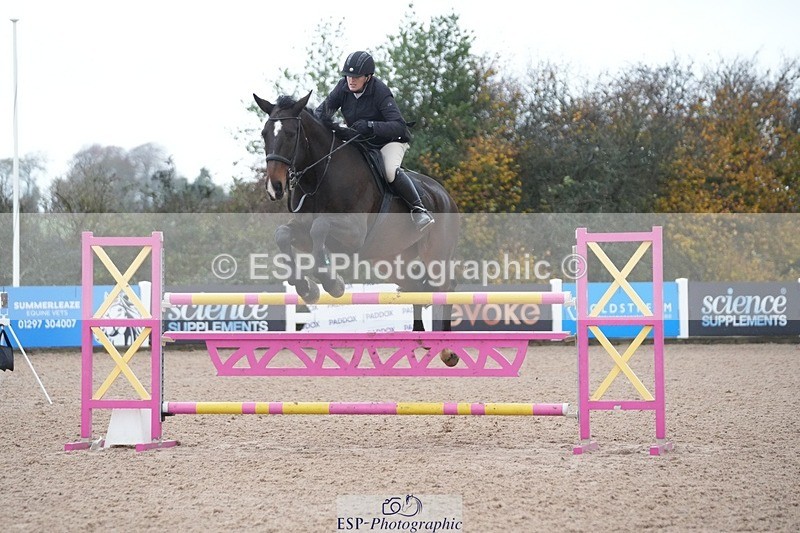 251107-140029-01299 - Cls 6 Foxhunter and 1.20m Open