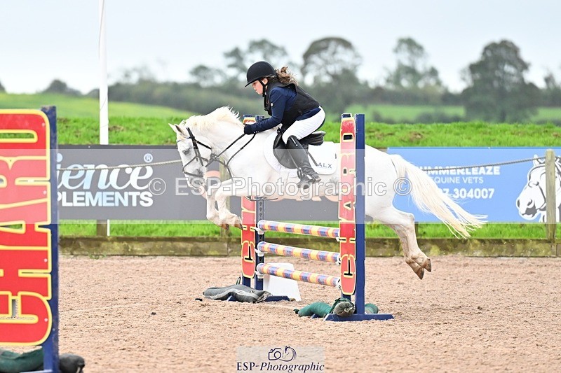 250920-155108-01802 - Cls 21 Pony Intro 80cm Derby