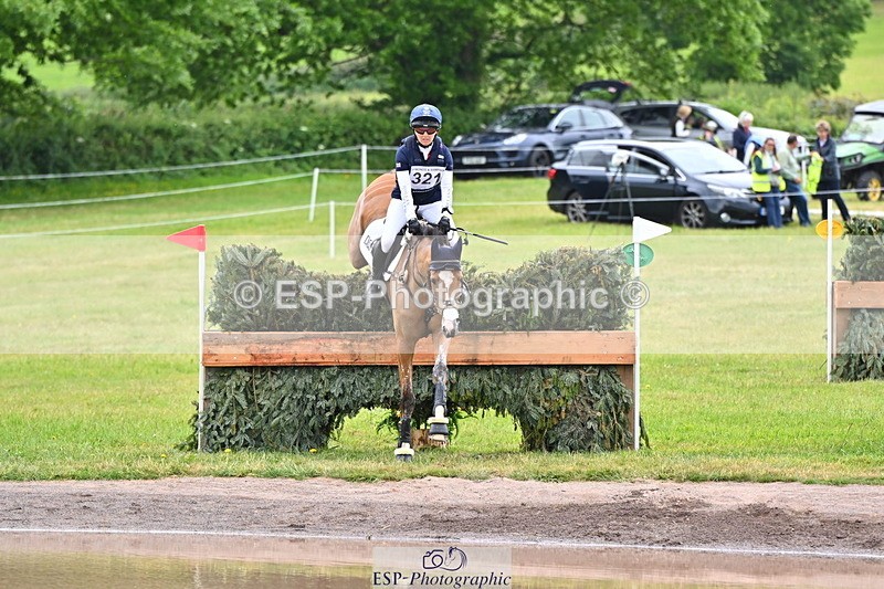 250524A-111701-09475 - B-321-Laura.Collett-BALANCERO