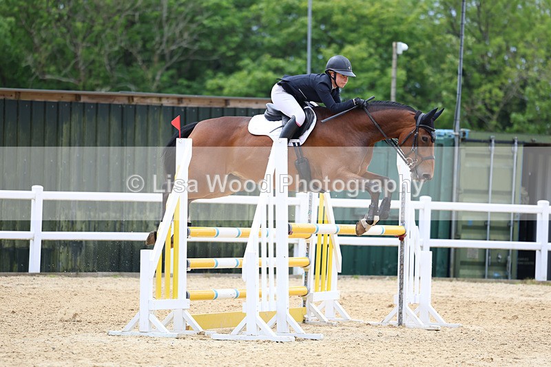 3E7A9416 - Class 8: Senior Newcomers/1.10m open