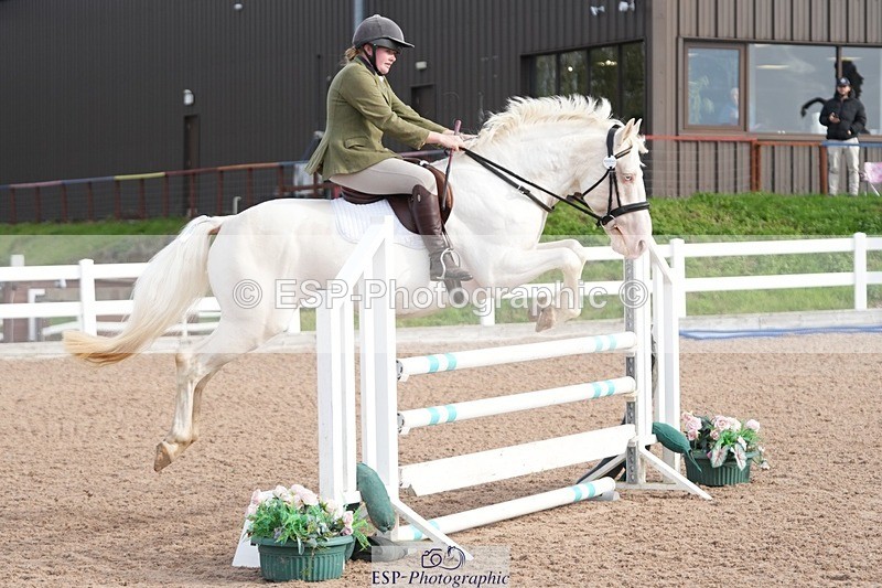 251005-101656-02500 - Cls 22 British Novice and 90cm