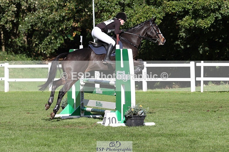 231022-124927-27371 - 427-COMBE.BREEZE-Gemma.Wells-TrotUp+SJ