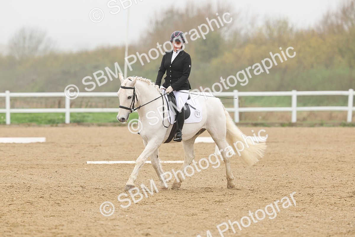 SBM_002052 - Class 5 - Novice 27