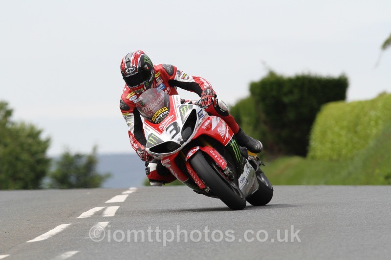 Ian Hutchinson Yamaha / Milwaukee Yamaha - Pokerstars Senior TT