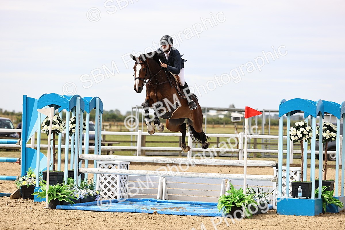 SBM_009697 - Class 8 - Senior Newcomers - 1.10  Open