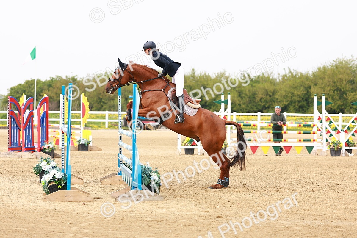  - Class 19 - Senior Foxhunter - 1.20m