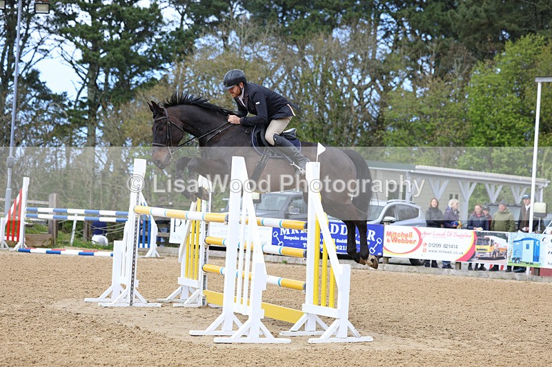 3E7A2477 - Class 9: Senior 1.30m open