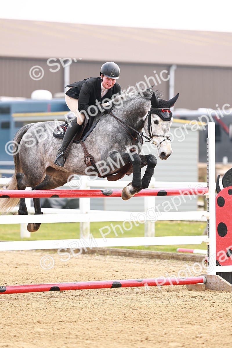  - Class 19 - Senior Foxhunter - 1.20m