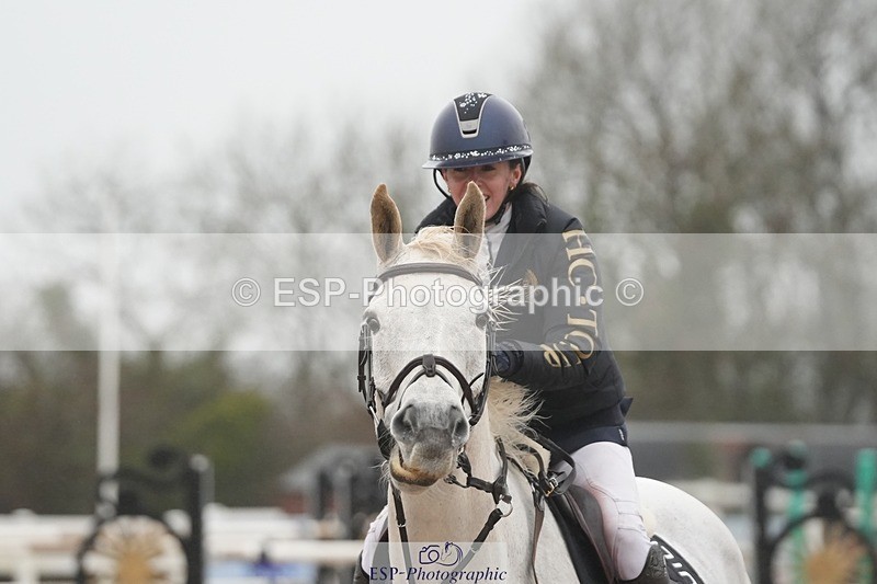 251207-120222-01942 - Cls 20 Snr Newcomers and 1.10m