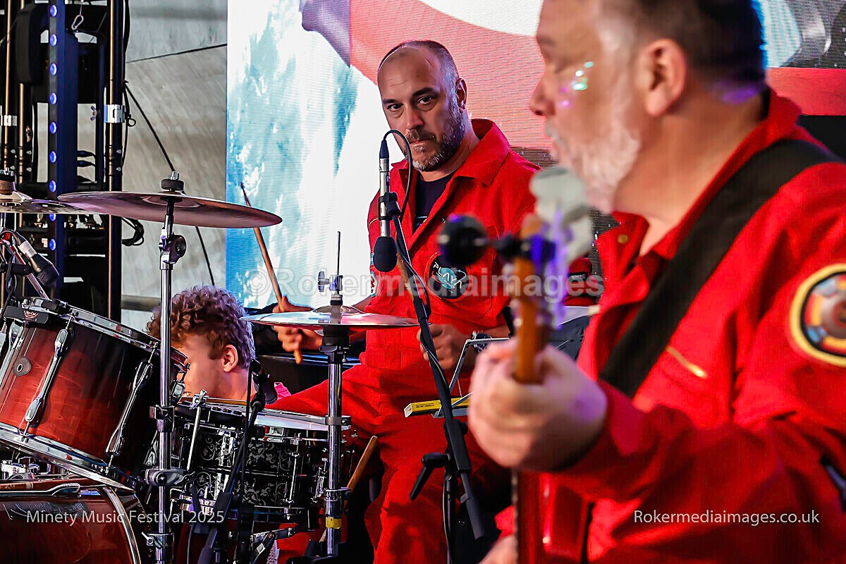 SATURDAY-33 - MINETY 2025