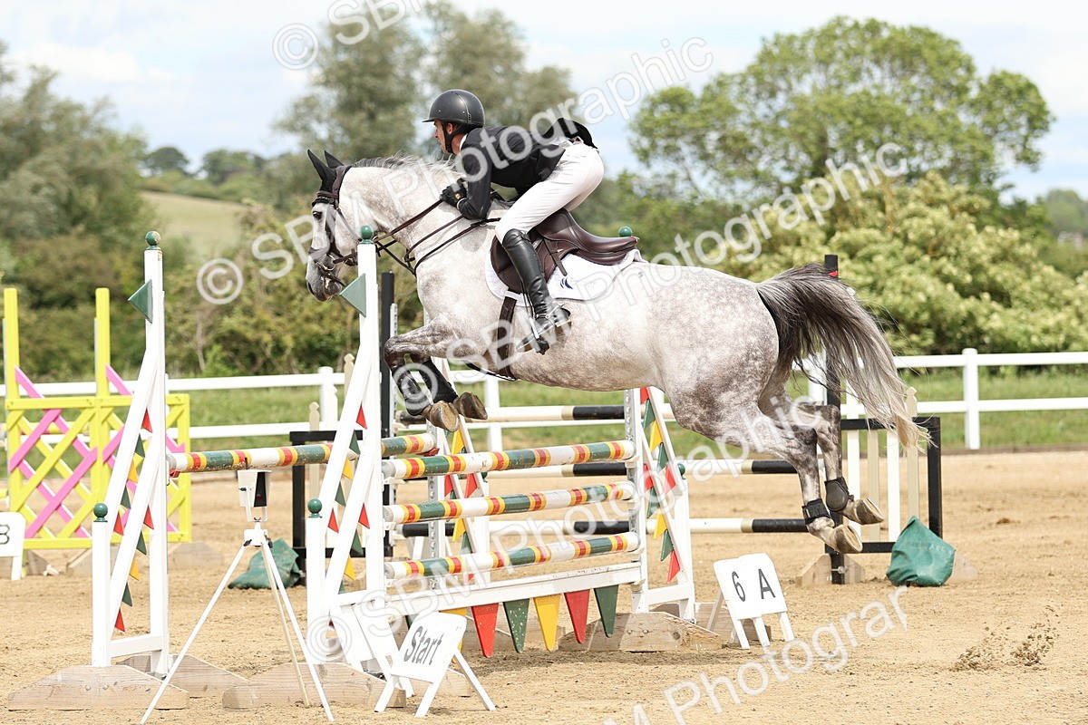 SBM_000998 - Class 4 - Senior Newcomers - 1.10m