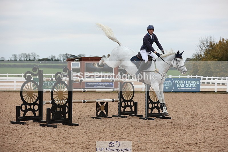 241101A-155934-03166 - FRI Cls 8 National 1.30m