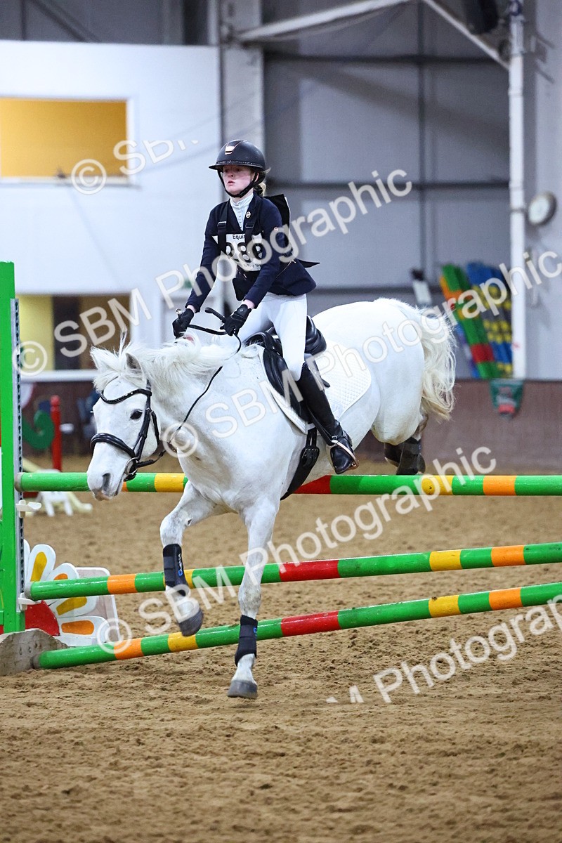 SBM_002677 - Class 6 - Holly & Ivy Stakes - 90cm