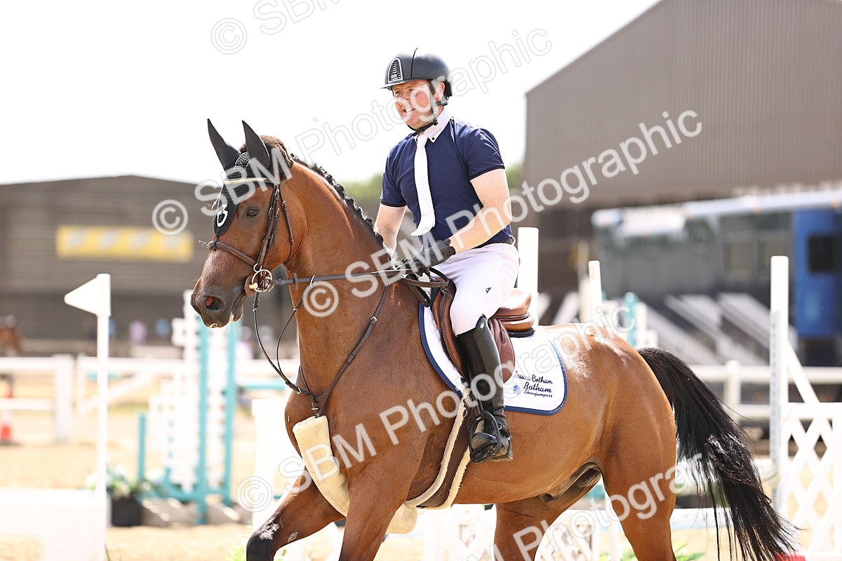 SBM_000582 - Class 15 - Redpost Equestian Senior Foxhunter - 1.20m