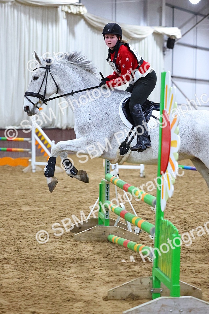 SBM_002537 - Class 6 - Holly & Ivy Stakes - 90cm