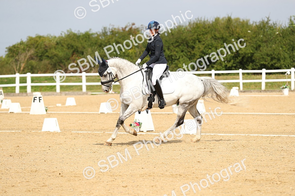 SBM_016413 - Class 13 - Novice 23 - 11.25-12.35