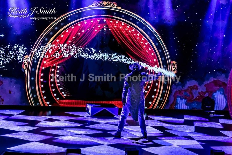 7KJS1303 - Ambition show team