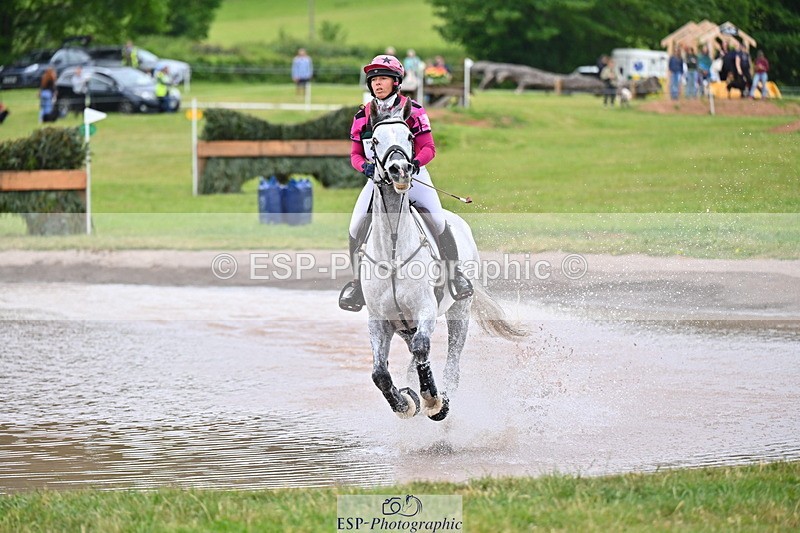 250524A-122313-10185 - B-320-Emma.Hyslop-Webb-CHICAGO.CHARLIE