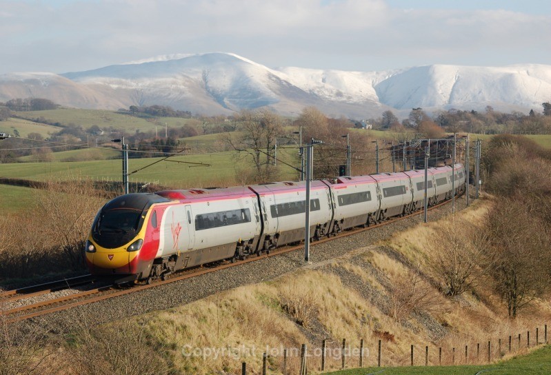 1.2.12 - 390040 10.40 Glasgow - Euston, Docker - West Coast Main Line (north to south)