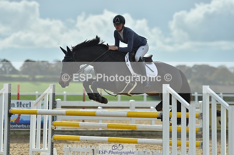 231111A-131238-02074 - Cls 12 Newcomers & 1.10m Open