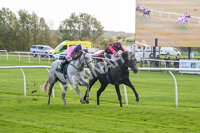 281025-Race 1-Control Room-0609 - Race 1