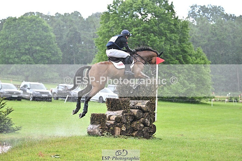 240526-110051-20333 - 403-CRAZY_DU_LOIR-Oliver_Townend