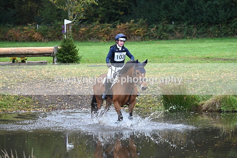 WJ7_3138 - Time 10:47 to 11:11 at the water