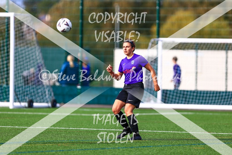 1DX30884 - 2025-10-05 FC Abbey Meads Ladies V Purton  Kingsdown FC Ladies
