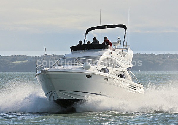 121104 VALDA FAIRLINE PHANTOM 40 MWT7A3163 - Flybridge Cruisers