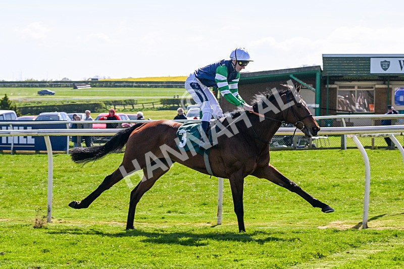 220426-Race 3-Cranachan-0326 - Race 3