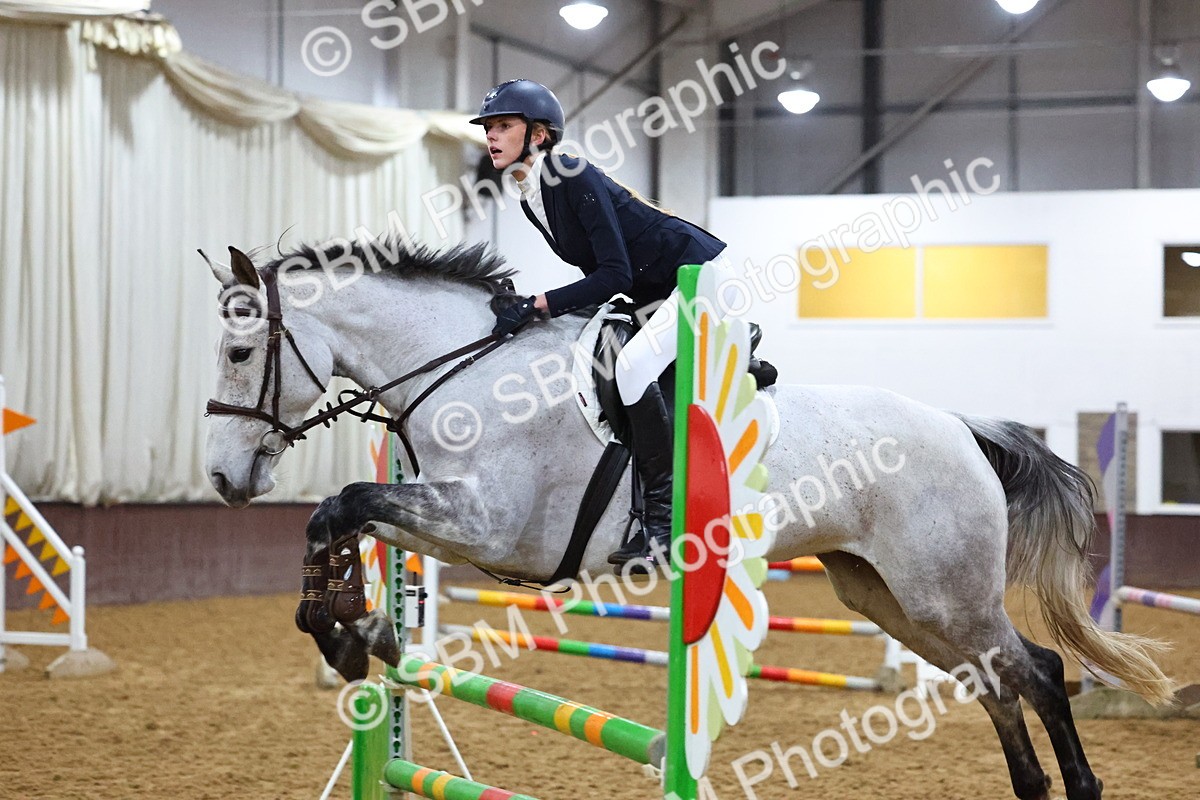 SBM_002920 - Class 6 - Holly & Ivy Stakes - 90cm