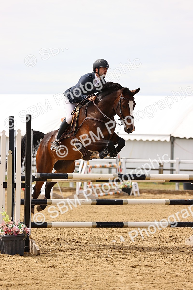 SBM_009694 - Class 8 - Senior Newcomers - 1.10  Open