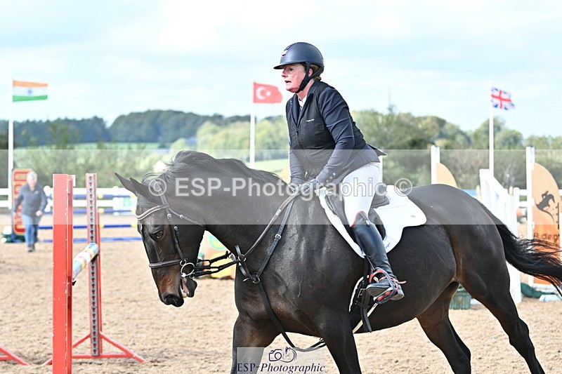 241005A-123737-03740 - SAT Cls 18 1.05m Amateur Quali