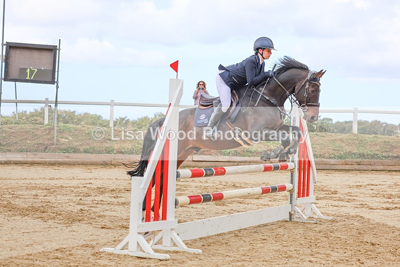 3E7A2235 - Class 4: Senior British Novice/90cm open