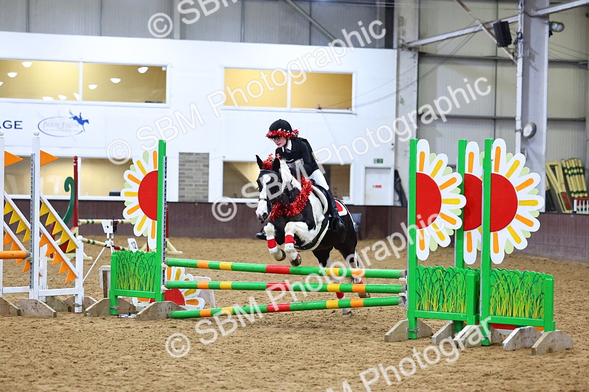 SBM_001897 - Class 4 - Festive Fences - 70cm