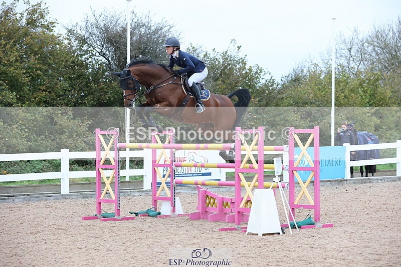 241101A-155425-03117 - FRI Cls 8 National 1.30m