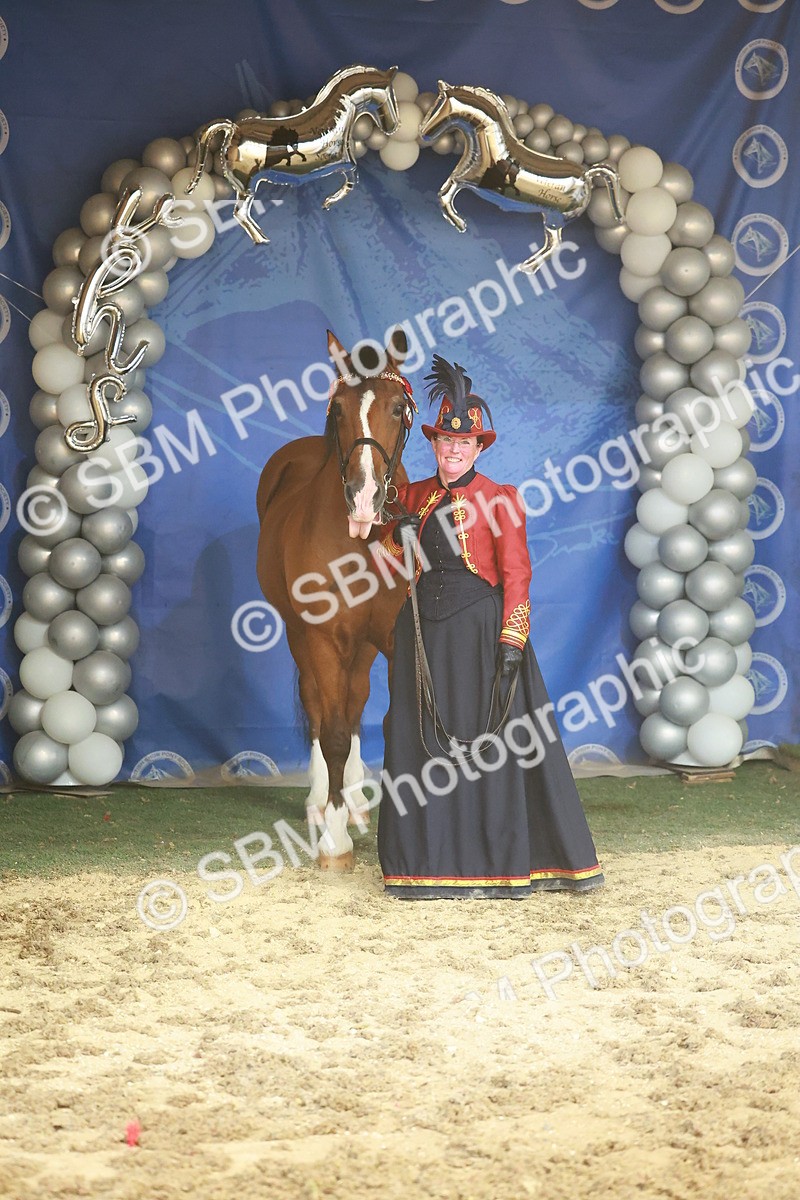 SBM_13747 - Class 104 - IH  Costume