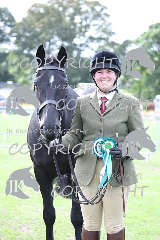 APP_2671 - Class 9 Veterans in hand