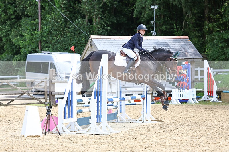 3E7A3098 - Class 4: Senior British Novice/90cm open