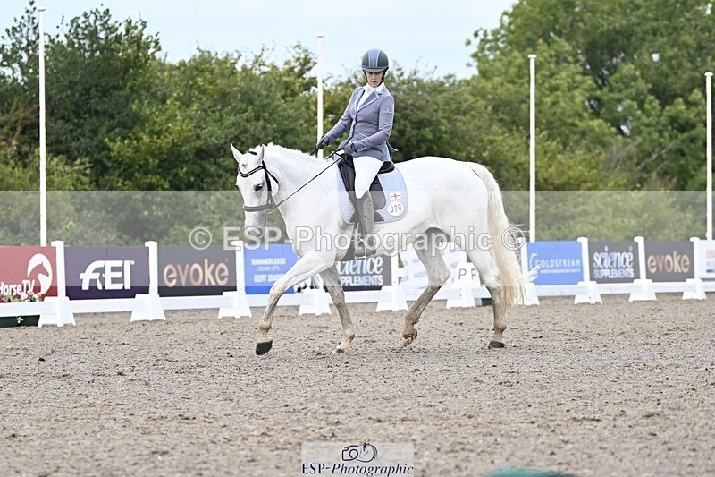 250907-104847-06354 - 070-Charlotte.DoreyDeards.Silver.Bounce