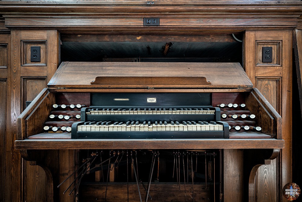 Our Lady of the Rosary Church (Philadelphia) | Keyboard Detail - Our Lady of the Rosary Church