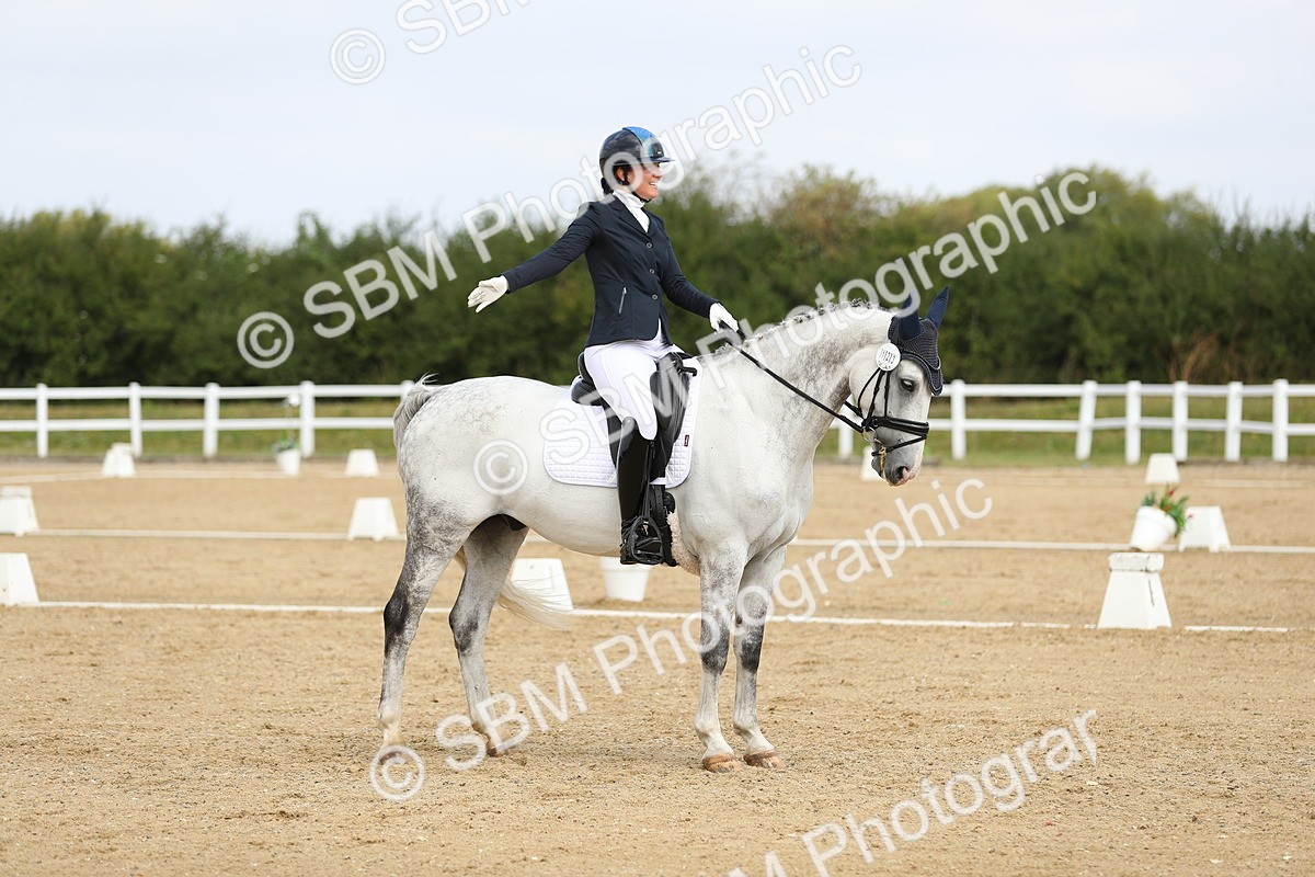 SBM_016418 - Class 13 - Novice 23 - 11.25-12.35