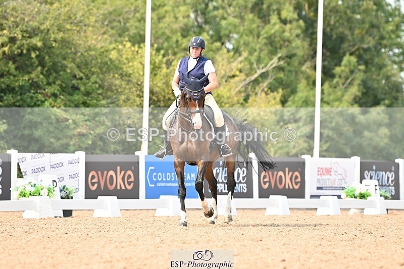 250816-150349-05748 - 031-Nicola.SealRebel.Heart