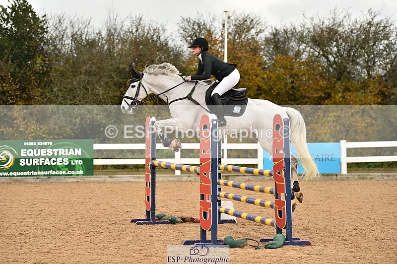 231122A-130932-00424 - Cls 4 Newcomers & 1.10m Open