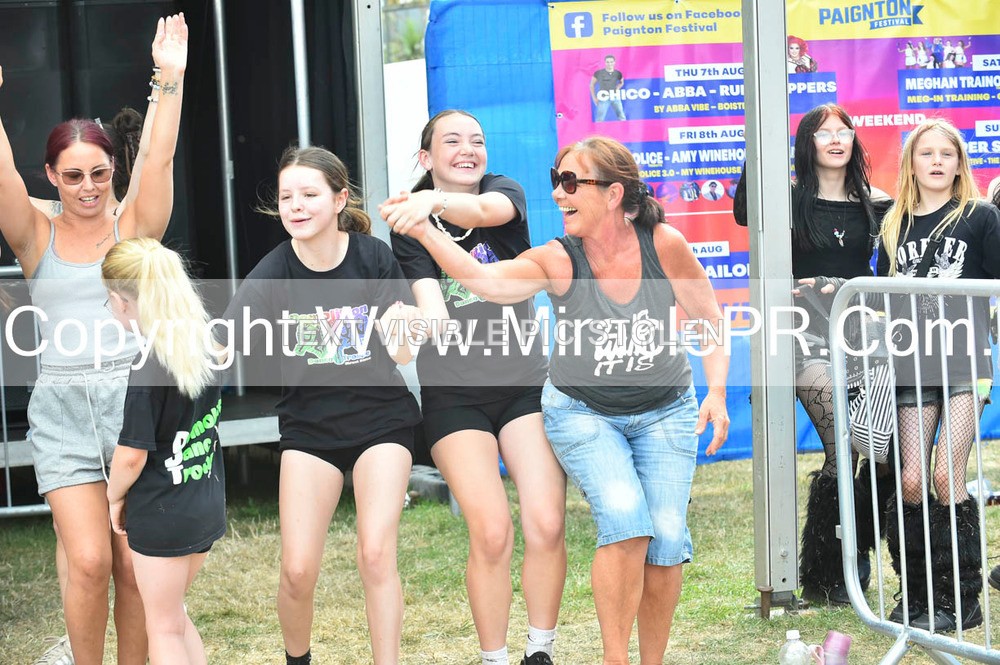 SH4_2361 - Fun and games with Carol and Team.
