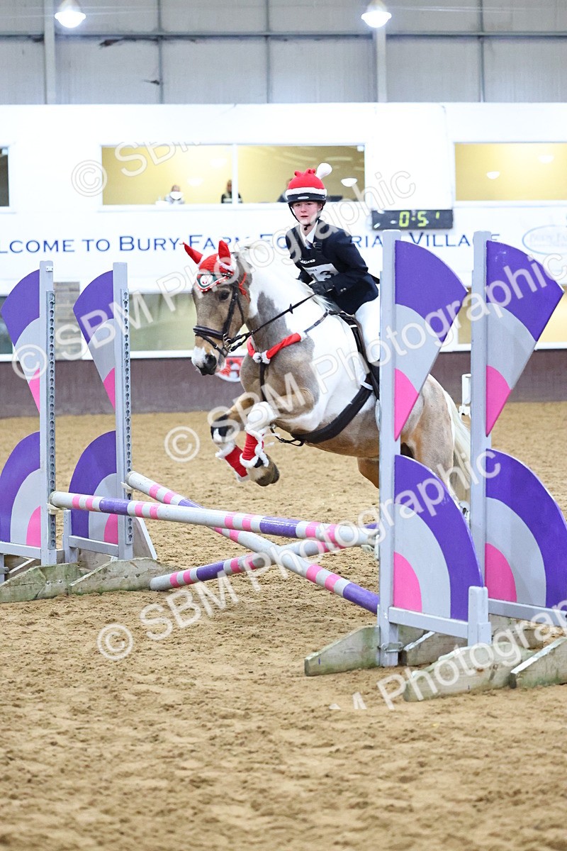 SBM_001607 - Class 4 - Festive Fences - 70cm