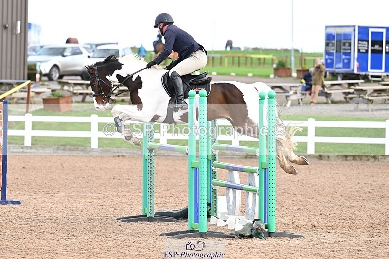 251022-125910-00463 - Cls 4 Snr Newcomers 1.10m